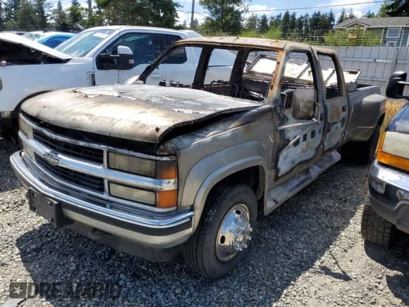 2000 Chevrolet Silverado 3500 с VIN 1GCHK33J4YF455493, выставлен на аукционе Copart как лот 62411765 с пробегом Не указан миль и Списание • Salvage title. История ставок и продаж доступна на DreamBid. Изображение 1.