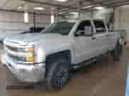 2018 Chevrolet Silverado 2500HD Work Truck z VIN 1GC1KUEG1JF181510, wystawiony jako Copart lot #69602155 z przebiegiem 137 979 mil mil oraz Szkoda całkowita • Salvage title. Historia ofert i sprzedaży dostępna na DreamBid. Obrazek 1.