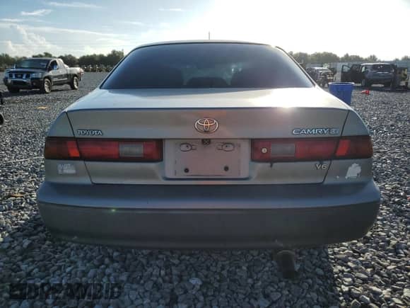 1998 Toyota Camry LE z VIN 4T1BF22K7WU072134, wystawiony jako Copart lot #85134415 z przebiegiem 212 340 mil mil oraz Szkoda całkowita • Salvage title. Historia ofert i sprzedaży dostępna na DreamBid. Obrazek 6.