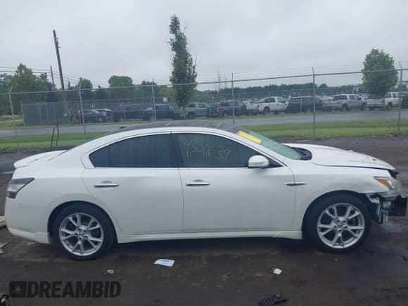 2014 Nissan Maxima S z VIN 1N4AA5AP5EC911401, wystawiony jako IAAI lot #43011639 z przebiegiem 179 267 mil mil oraz . Historia ofert i sprzedaży dostępna na DreamBid. Obrazek 14.