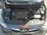 2012 Hyundai Accent GLS z VIN KMHCT4AE3CU197910, wystawiony jako Copart lot #70589035 z przebiegiem 91 582 mil mil oraz Czysty tytuł • Clean title. Historia ofert i sprzedaży dostępna na DreamBid. Obrazek 11.