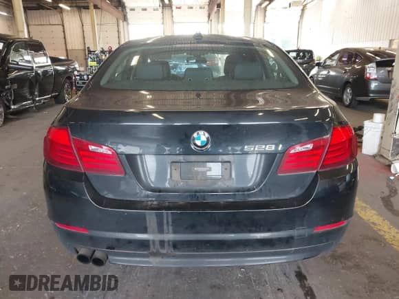 2013 BMW 5 Series 528i z VIN WBAXG5C59DDY30938, wystawiony jako IAAI lot #43155758 z przebiegiem 146 304 mil mil oraz . Historia ofert i sprzedaży dostępna na DreamBid. Obrazek 16.