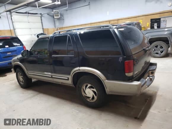 2000 Chevrolet Blazer LT с VIN 1GNDT13W0Y2221121, выставлен на аукционе Copart как лот 70241964 с пробегом Не указан миль и Чистый • Clean title. История ставок и продаж доступна на DreamBid. Изображение 2.