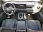 2024 Chevrolet Colorado 4WD Z71 с VIN 1GCPTDEK9R1115663, выставлен на аукционе Copart как лот 71032765 с пробегом 8 339 миль миль и Списание • Salvage title. История ставок и продаж доступна на DreamBid. Изображение 8.