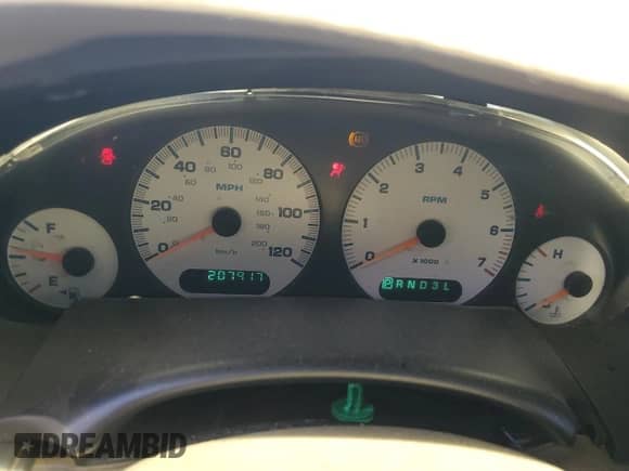 2002 Dodge Caravan SE with VIN 1B4GP24382B660771, listed as a Copart auction lot 72047005 with 207,917 mi miles and Salvage title. Bid and sale history available at DreamBid. Image 9.