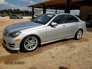 2013 Mercedes-Benz C 250 Sport с VIN WDDGF4HB1DR285356, выставлен на аукционе Copart как лот 61267664 с пробегом 147 482 миль миль и Списание • Salvage title. История ставок и продаж доступна на DreamBid. Изображение 1.