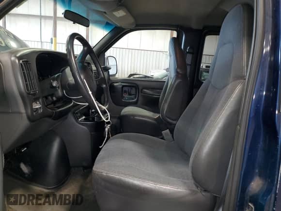 2002 Chevrolet Express с VIN 1GAHG39R121143434, выставлен на аукционе Copart как лот 73485264 с пробегом 80 692 миль миль и Списание • Salvage title. История ставок и продаж доступна на DreamBid. Изображение 7.