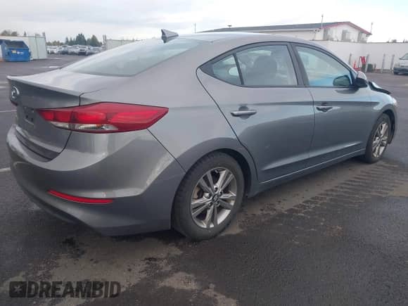 2018 Hyundai Elantra Value Edition z VIN 5NPD84LF4JH354044, wystawiony jako IAAI lot #43420448 z przebiegiem 52 278 mil mil oraz . Historia ofert i sprzedaży dostępna na DreamBid. Obrazek 4.