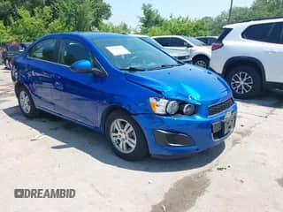 2016 Chevrolet Sonic LT z VIN 1G1JC5SBXG4122318, wystawiony jako IAAI lot #42441420 z przebiegiem 26 574 mil mil oraz . Historia ofert i sprzedaży dostępna na DreamBid. Obrazek 1.