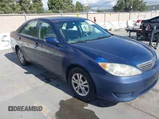 2005 Toyota Camry XLE with VIN 4T1BF30K65U093936, listed as a IAAI auction lot 43350306 with 238,102 mi miles and . Bid and sale history available at DreamBid. Image 1.