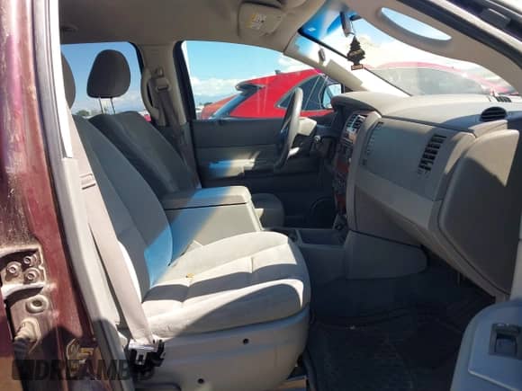 2004 Dodge Durango SLT z VIN 1D4HB48N14F222444, wystawiony jako IAAI lot #43321030 z przebiegiem 247 377 mil mil oraz . Historia ofert i sprzedaży dostępna na DreamBid. Obrazek 5.