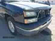 2005 Chevrolet Silverado 1500 LS z VIN 2GCEC13T851118155, wystawiony jako IAAI lot #43324638 z przebiegiem 218 021 mil mil oraz . Historia ofert i sprzedaży dostępna na DreamBid. Obrazek 16.