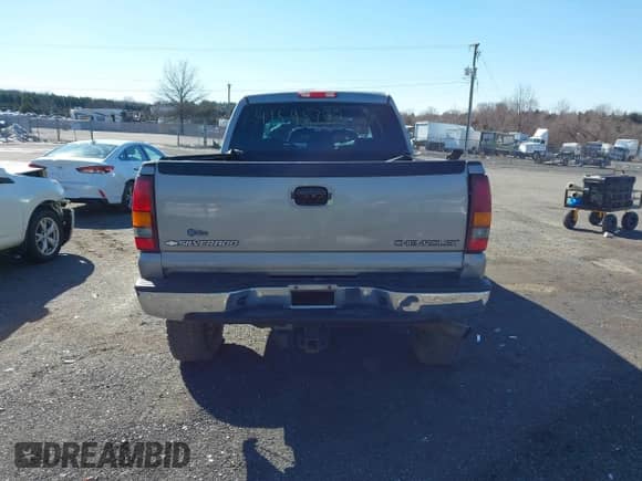 2002 Chevrolet Silverado 2500HD LT с VIN 1GCHK231X2F221523, выставлен на аукционе IAAI как лот 41595722 с пробегом 235 206 миль миль и . История ставок и продаж доступна на DreamBid. Изображение 16.