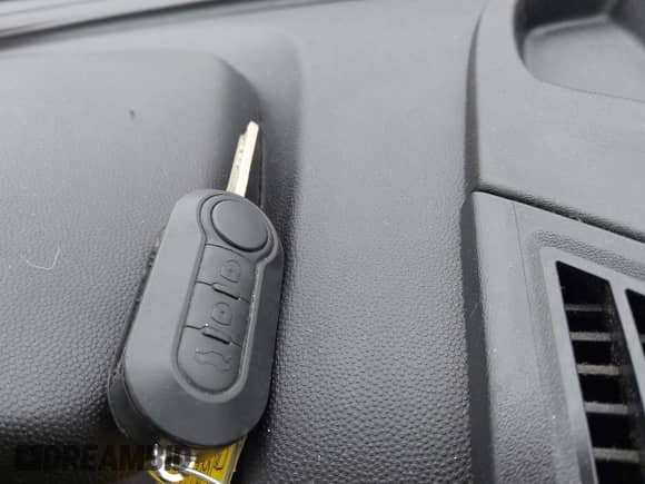 2019 Ram ProMaster Cargo z VIN 3C6URVJG7KE543895, wystawiony jako IAAI lot #41524135 z przebiegiem 93 150 mil mil oraz . Historia ofert i sprzedaży dostępna na DreamBid. Obrazek 11.