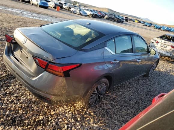 2024 Nissan Altima SV z VIN 1N4BL4DV0RN422885, wystawiony jako Copart lot #85952105 z przebiegiem 31 055 mil mil oraz Szkoda całkowita • Salvage title. Historia ofert i sprzedaży dostępna na DreamBid. Obrazek 3.