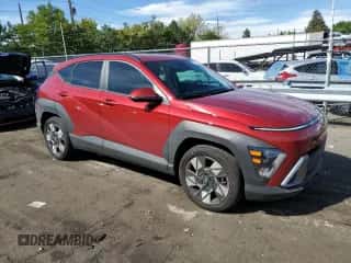 2024 Hyundai Kona SEL с VIN KM8HC3AB5RU106134, выставлен на аукционе Copart как лот 68766334 с пробегом 9 327 миль миль и Чистый • Clean title. История ставок и продаж доступна на DreamBid. Изображение 4.