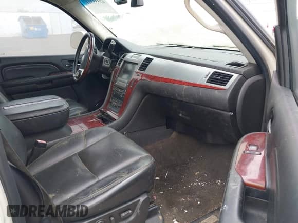 2008 Cadillac Escalade ESV с VIN 1GYFK66838R147564, выставлен на аукционе IAAI как лот 42555311 с пробегом 182 977 миль миль и . История ставок и продаж доступна на DreamBid. Изображение 5.