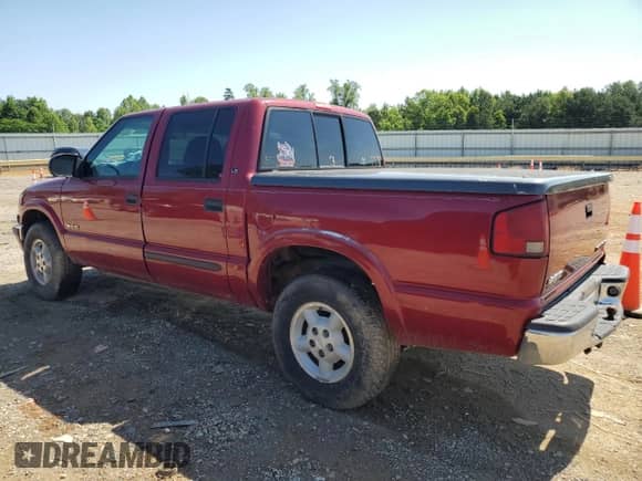 2001 Chevrolet S-10 LS with VIN 1GCDT13W61K170156, listed as a Copart auction lot 60228255 with 294,955 mi miles and Clean title. Bid and sale history available at DreamBid. Image 2.