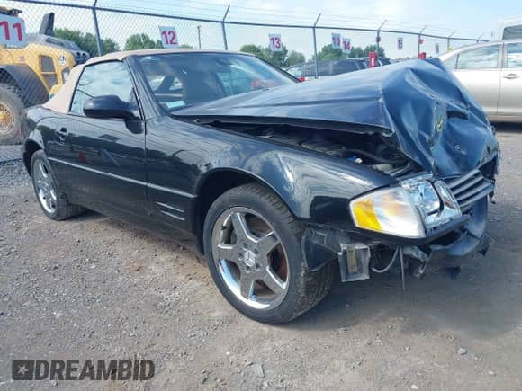 2000 Mercedes-Benz SL 500 with VIN WDBFA68F4YF189648, listed as a IAAI auction lot 42781274 with 133,186 mi miles and . Bid and sale history available at DreamBid. Image 1.