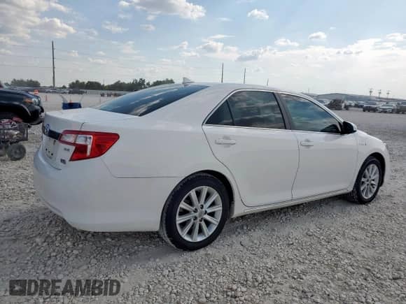 2014 Toyota Camry SE Limited Edition with VIN 4T1BD1FK5EU133585, listed as a Copart auction lot 71292675 with 30,586 mi miles and Clean title. Bid and sale history available at DreamBid. Image 3.