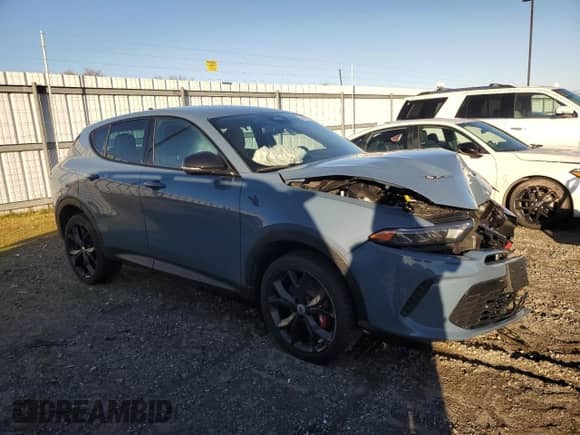 2024 Dodge Hornet GT z VIN ZACNDFAN6R3A15723, wystawiony jako Copart lot #44016235 z przebiegiem 6 864 mil mil oraz Szkoda całkowita • Salvage title. Historia ofert i sprzedaży dostępna na DreamBid. Obrazek 4.