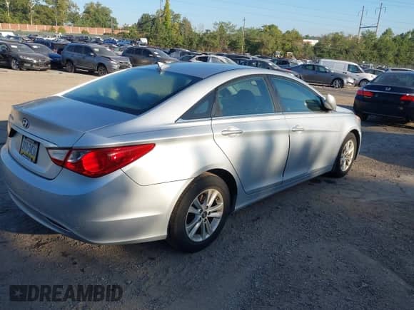 2013 Hyundai Sonata GLS с VIN 5NPEB4AC3DH650935, выставлен на аукционе IAAI как лот 43360770 с пробегом 78 048 миль миль и . История ставок и продаж доступна на DreamBid. Изображение 4.