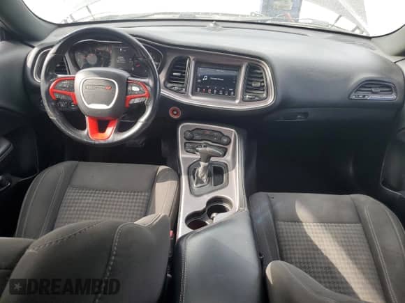 2019 Dodge Challenger SXT z VIN 2C3CDZAG4KH503745, wystawiony jako Copart lot #69002195 z przebiegiem 90 640 mil mil oraz Szkoda całkowita • Salvage title. Historia ofert i sprzedaży dostępna na DreamBid. Obrazek 8.