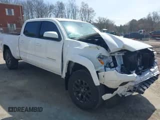 2021 Toyota Tacoma SR5 z VIN 3TMDZ5BN4MM118505, wystawiony jako IAAI lot #41920089 z przebiegiem 30 693 mil mil oraz . Historia ofert i sprzedaży dostępna na DreamBid. Obrazek 1.