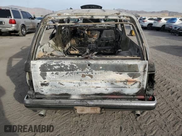 1988 Chevrolet Blazer с VIN 1GNCS18R1J8161967, выставлен на аукционе Copart как лот 63704515 с пробегом Не указан миль и На запчасти • Non repairable. История ставок и продаж доступна на DreamBid. Изображение 6.