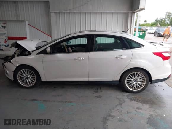 2014 Ford Focus Titanium with VIN 1FADP3J2XEL106711, listed as a IAAI auction lot 43371614 with 114,736 mi miles and . Bid and sale history available at DreamBid. Image 14.