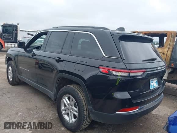 2024 Jeep Grand Cherokee Altitude z VIN 1C4RJGAG4R8514618, wystawiony jako IAAI lot #42434122 z przebiegiem 26 236 mil mil oraz . Historia ofert i sprzedaży dostępna na DreamBid. Obrazek 3.