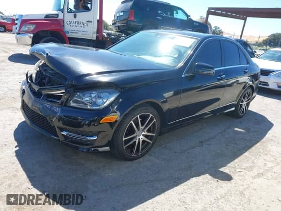 2014 Mercedes-Benz C 250 Sport с VIN WDDGF4HB3EG241520, выставлен на аукционе IAAI как лот 43016977 с пробегом 89 674 миль миль и . История ставок и продаж доступна на DreamBid. Изображение 18.