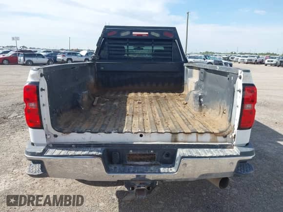 2015 Chevrolet Silverado 2500HD LT с VIN 1GC1KVE83FF551474, выставлен на аукционе IAAI как лот 42671442 с пробегом 125 685 миль миль и . История ставок и продаж доступна на DreamBid. Изображение 16.