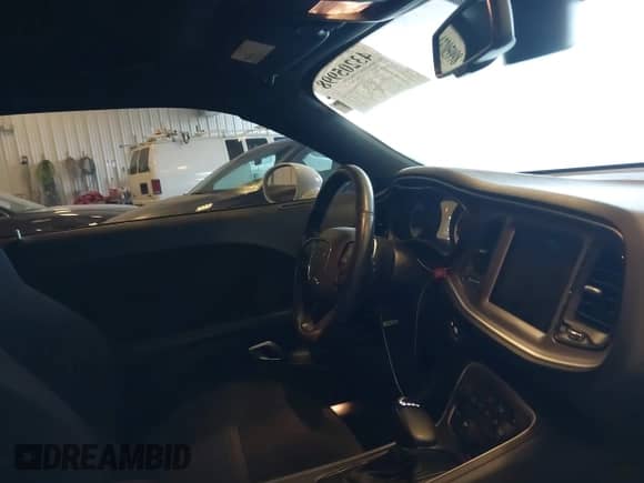 2022 Dodge Challenger R/T Scat Pack Widebody z VIN 2C3CDZFJ2NH226814, wystawiony jako IAAI lot #43205998 z przebiegiem 40 423 mil mil oraz . Historia ofert i sprzedaży dostępna na DreamBid. Obrazek 5.