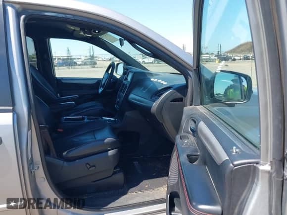 2015 Dodge Grand Caravan R/T with VIN 2C4RDGEG4FR533087, listed as a IAAI auction lot 42625119 with 54,050 mi miles and . Bid and sale history available at DreamBid. Image 5.