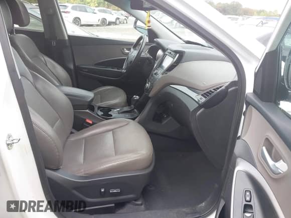 2014 Hyundai Santa Fe z VIN 5XYZU3LA6EG223937, wystawiony jako IAAI lot #43298591 z przebiegiem 109 586 mil mil oraz . Historia ofert i sprzedaży dostępna na DreamBid. Obrazek 5.