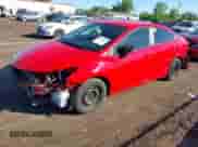 2019 Chevrolet Cruze z VIN 1G1BJ5SM4K7102066, wystawiony jako IAAI lot #42308902 z przebiegiem 76 024 mil mil oraz . Historia ofert i sprzedaży dostępna na DreamBid. Obrazek 2.