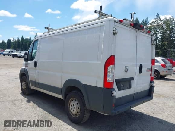 2018 Ram ProMaster Cargo z VIN 3C6TRVNG2JE142095, wystawiony jako IAAI lot #42593517 z przebiegiem 209 360 mil mil oraz . Historia ofert i sprzedaży dostępna na DreamBid. Obrazek 3.