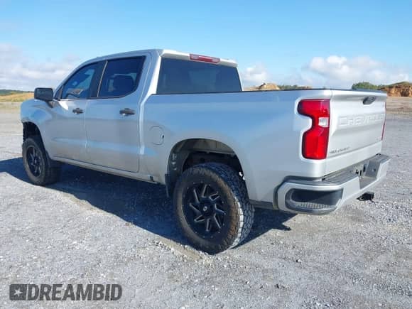 2020 Chevrolet Silverado 1500 Custom z VIN 3GCPWBEH7LG202518, wystawiony jako IAAI lot #43323804 z przebiegiem 144 041 mil mil oraz . Historia ofert i sprzedaży dostępna na DreamBid. Obrazek 3.