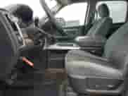 2017 Ram 1500 Big Horn z VIN 1C6RR7LT1HS621458, wystawiony jako Copart lot #71482135 z przebiegiem 104 038 mil mil oraz Szkoda całkowita • Salvage title. Historia ofert i sprzedaży dostępna na DreamBid. Obrazek 7.