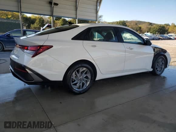 2024 Hyundai Elantra SEL z VIN KMHLM4DG4RU820650, wystawiony jako Copart lot #90526315 z przebiegiem 26 598 mil mil oraz Czysty tytuł • Clean title. Historia ofert i sprzedaży dostępna na DreamBid. Obrazek 3.