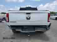 2020 Ram 1500 Big Horn z VIN 1C6RREFG6LN289012, wystawiony jako Copart lot #61009815 z przebiegiem 129 977 mil mil oraz Szkoda całkowita • Salvage title. Historia ofert i sprzedaży dostępna na DreamBid. Obrazek 6.