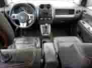 2017 Jeep Compass Latitude z VIN 1C4NJCEA2HD153005, wystawiony jako Copart lot #50681635 z przebiegiem 179 123 mil mil oraz Czysty tytuł • Clean title. Historia ofert i sprzedaży dostępna na DreamBid. Obrazek 8.