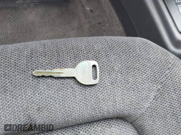 1991 Honda Accord LX z VIN JHMCB7653MC090847, wystawiony jako IAAI lot #41561641 z przebiegiem 163 258 mil mil oraz . Historia ofert i sprzedaży dostępna na DreamBid. Obrazek 11.