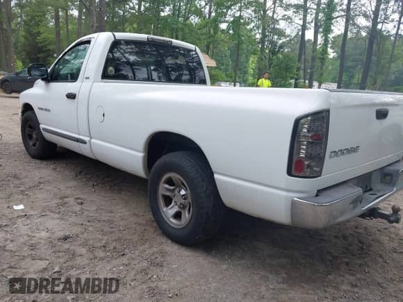 2002 Dodge 1500 z VIN 1D7HA16N72J189354, wystawiony jako IAAI lot #42489057 z przebiegiem 144 822 mil mil oraz . Historia ofert i sprzedaży dostępna na DreamBid. Obrazek 3.