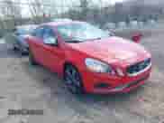 2012 Volvo S60 T6 с VIN YV1902FH9C2127803, выставлен на аукционе IAAI как лот 42084082 с пробегом 224 781 миль миль и . История ставок и продаж доступна на DreamBid. Изображение 1.