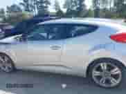 2017 Hyundai Veloster Value Edition с VIN KMHTC6AD8HU323138, выставлен на аукционе IAAI как лот 43169757 с пробегом 55 878 миль миль и . История ставок и продаж доступна на DreamBid. Изображение 14.