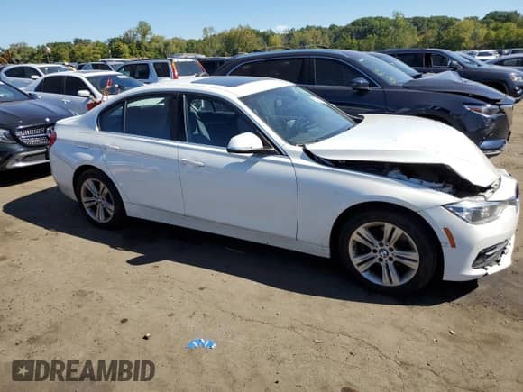 2018 BMW 3 Series 330i xDrive z VIN WBA8D9C50JA615675, wystawiony jako Copart lot #80582015 z przebiegiem 99 167 mil mil oraz Szkoda całkowita • Salvage title. Historia ofert i sprzedaży dostępna na DreamBid. Obrazek 4.