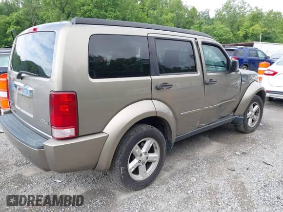 2007 Dodge Nitro SLT with VIN 1D8GU58K47W734364, listed as a IAAI auction lot 42507986 with 286,688 mi miles and . Bid and sale history available at DreamBid. Image 4.