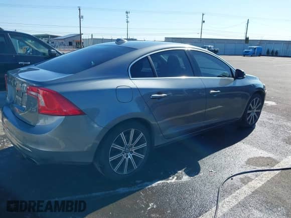 2017 Volvo S60 Inscription с VIN LYV402HK7HB120640, выставлен на аукционе IAAI как лот 41583114 с пробегом 71 884 миль миль и . История ставок и продаж доступна на DreamBid. Изображение 4.